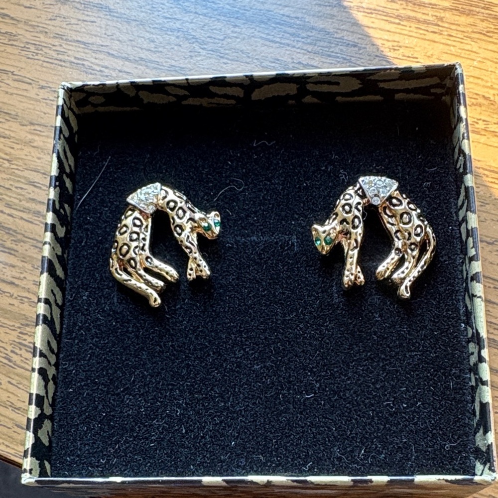 Elegant Leopard Design Gold Earrings